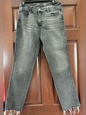 Old navy women’s jeans size 8. Vintage slim, high-rise. Grey/stone washed black
